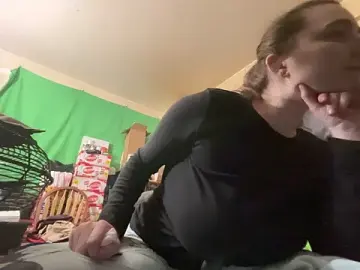 Stripchat Free Porn Cam of Snowbunnycake_131