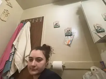 Stripchat Watch Live Sex Cams of Snowbunnycake_131