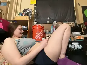 Stripchat Live Sex Cam of Snowbunnycake_131