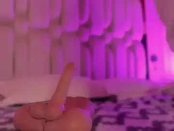 Stripchat Adult Webcam of Emmily_Savage