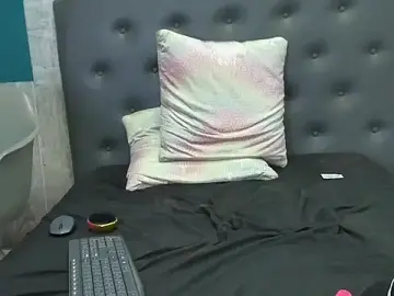 Stripchat Live Sex Cam of noah_west19