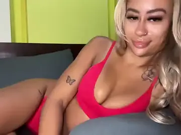 Stripchat Adult Video Chat of CoCo-Queen