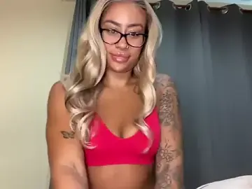 Stripchat Adult Video Chat of CoCo-Queen