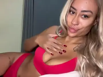 Stripchat Adult Webcam of CoCo-Queen
