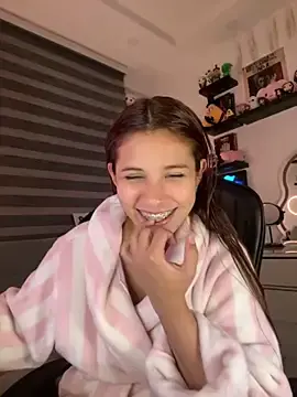 Stripchat Sex Cam of crystal_bunny7
