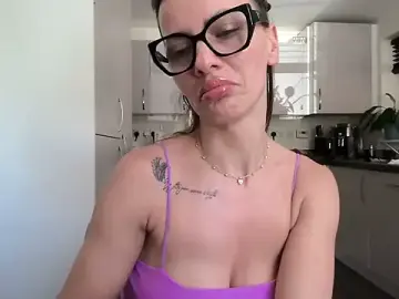 Stripchat Sex Cam of QuenMonicaUK