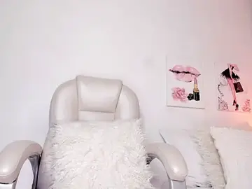 Stripchat Live Sex Cam of ReynaLuxe