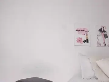 Stripchat Sex Cam of ReynaLuxe