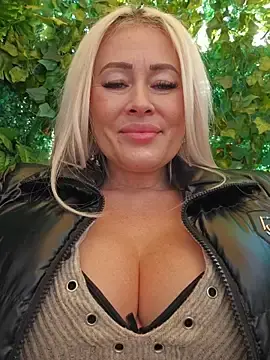 Stripchat Adult Webcam of MILFBARBY