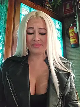 Stripchat Live Sex Cam of MILFBARBY