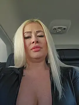 Stripchat Live Sex Cam of MILFBARBY