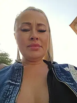 Stripchat Adult Webcam of MILFBARBY