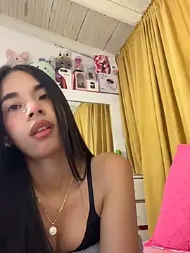 Stripchat Nude Webcam of Milleradhara24