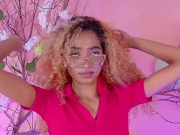 Stripchat Sex Cam of Charlotte_Love10