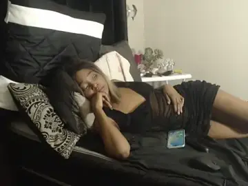 Stripchat Free Porn Cam of Juicy_Candy-Reloaded