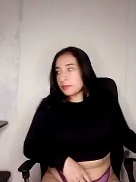 Stripchat Live Sex Cam of kira-stormm