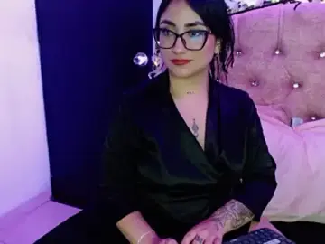 Stripchat Free Porn Cam of SeleneMore