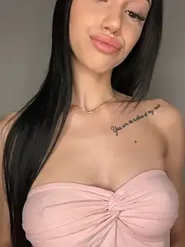 Stripchat Free Live Porn of ilariea_girl