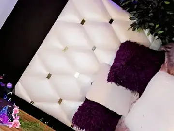 Stripchat Free Porn Cam of Diiva_Smiith