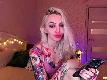 Stripchat Live Sex Cam of LillyMoure_