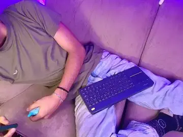 Stripchat Free Porn Cam of hares_mds