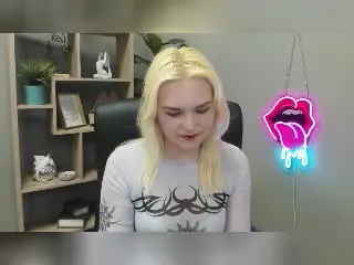 Xlovecam Live Sex Cam of SweetLilyy