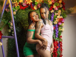 Xlovecam Live Porn of CandySexyCouplets