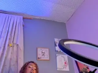 Xlovecam Live Sex Cam of JuliaSacarf