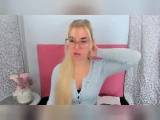 Xlovecam Free Live Porn of KristyQueen