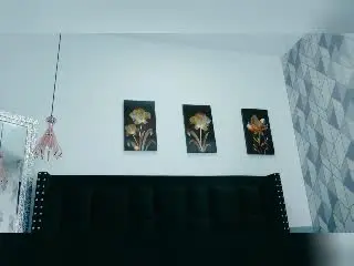 Xlovecam Watch Live Sex Cams of HottieNeedsFun