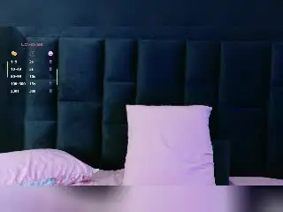 Xlovecam Adult Webcam of HottieNeedsFun