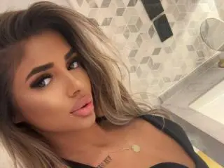 Xlovecam Free Porn Cam of CrisstyBlair