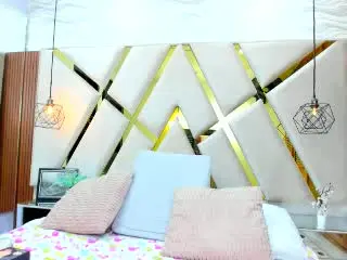 Xlovecam Sex Cam of MiaGalvan