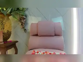 Xlovecam Live Sex of GlossyyBratz