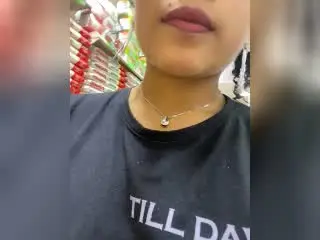 Xlovecam Live Porn of SophieSonyas