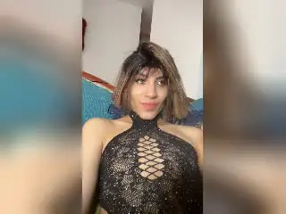 Xlovecam Free Live Porn of SiaraRealish
