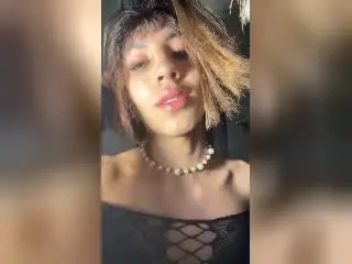 Xlovecam Adult Webcam of SiaraRealish