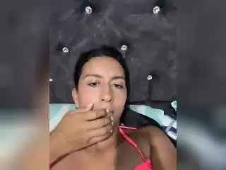 Xlovecam Watch Live Sex Cams of EmelyOwen