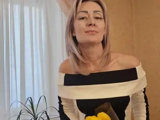 Xlovecam Free Porn Cam of JuliaaCherry