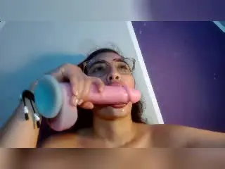 Xlovecam Live Sex Cam of DaMikaela