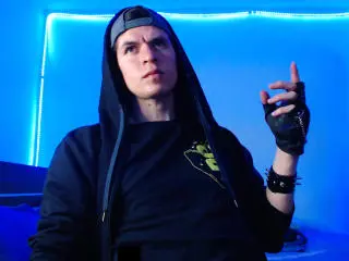 Xlovecam Adult Video Chat of DreamHunterdz