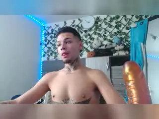 Xlovecam Live Sex Cam of MarceloMilk