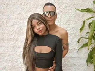 Xlovecam Live Sex Cam of LatinDreams69
