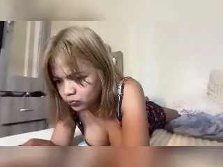 Xlovecam Nude Webcam of YourBestGirlX