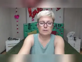 Xlovecam Free Porn Cam of EmiliaGree