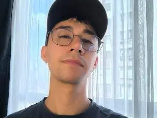 Xlovecam Live Porn of OliverHot69