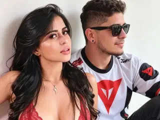 Xlovecam Sex Cam of AgathaAndNoahh