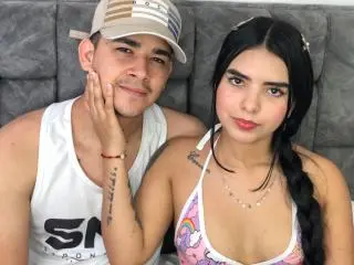 Xlovecam Sex Cam of LauraAndKevin