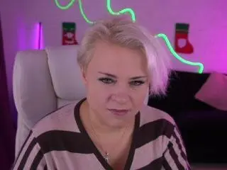 Xlovecam Free Porn Cam of CrystalVibe