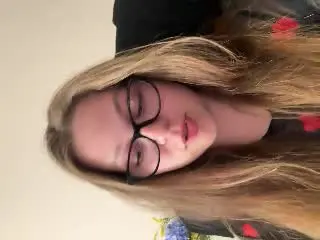 Xlovecam Free Porn Cam of KarKutie